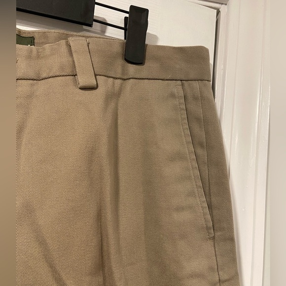 Eddie Bauer Relaxed Fit Wrinkle Resistant Cotton Tan Khaki Pants Size 35x32 - Picture 3 of 9